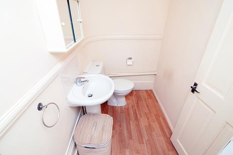 Studio to rent, Cromwell Road, Earls Court, London SW5