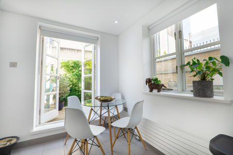 3 bedroom apartment to rent, Abingdon Road, Kensington, London, W8