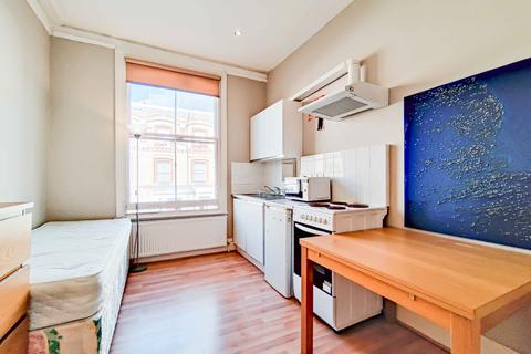 Studio to rent, Cheniston Gardens, High Street Kensington, London W8