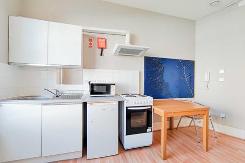 Studio to rent, Cheniston Gardens, High Street Kensington, London W8