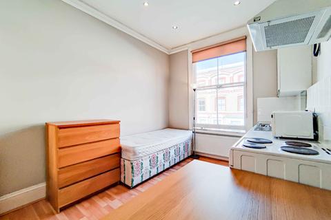 Studio to rent, Cheniston Gardens, High Street Kensington, London W8