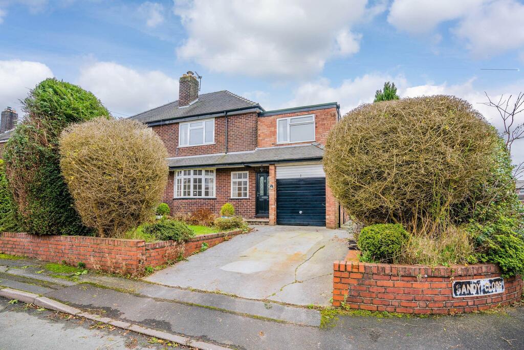 Sandy Close, Bollington, SK10 5DT 4 bed semidetached house £375,000