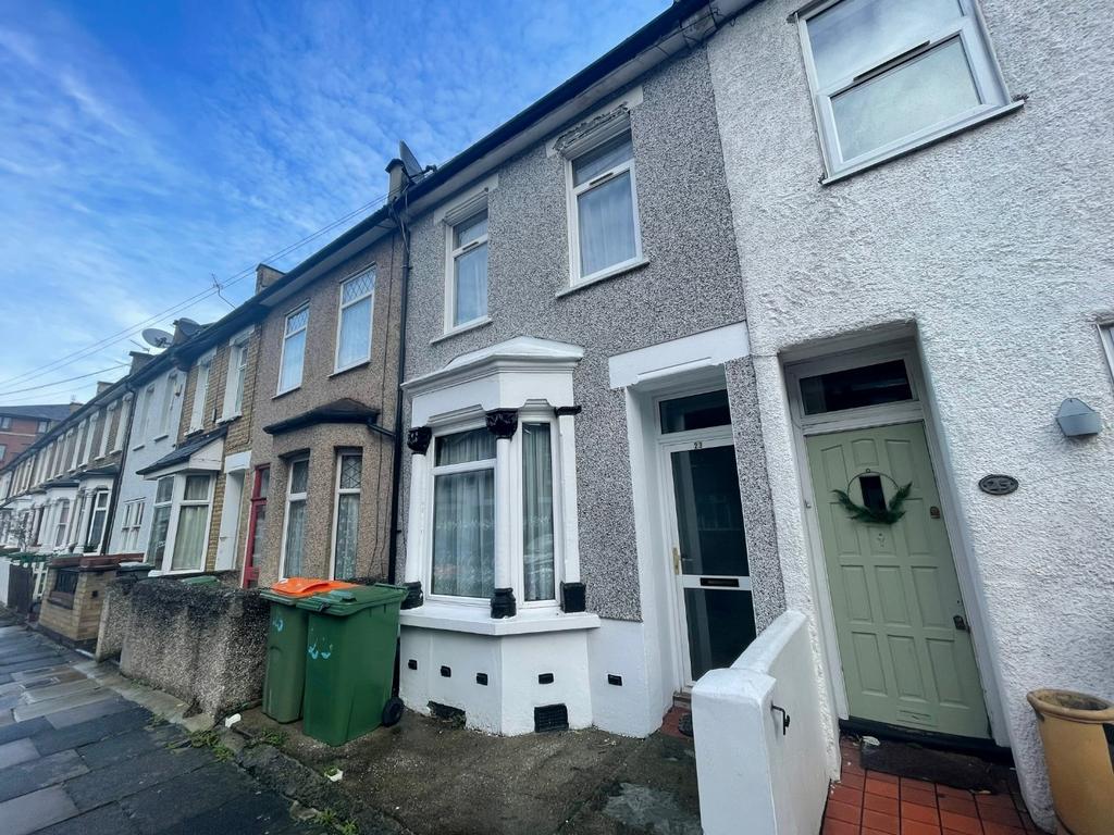 Glenavon Road, Stratford, E15 2 bed terraced house £1,800 pcm (£415 pw)