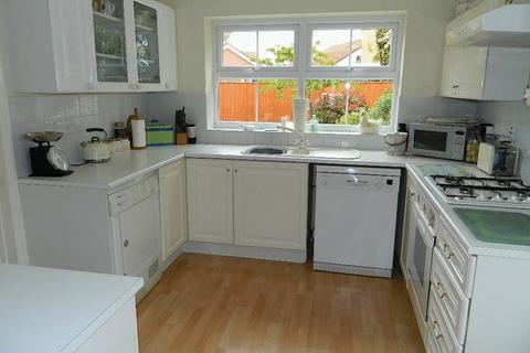 3 bedroom detached house to rent, Wallace Wells Road, Burnham-On-Sea, Somerset, TA8