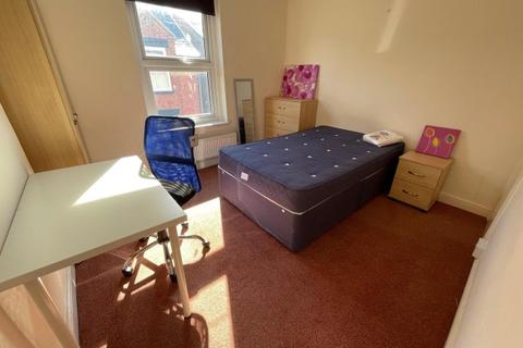 3 bedroom house share to rent - Seymour Place
