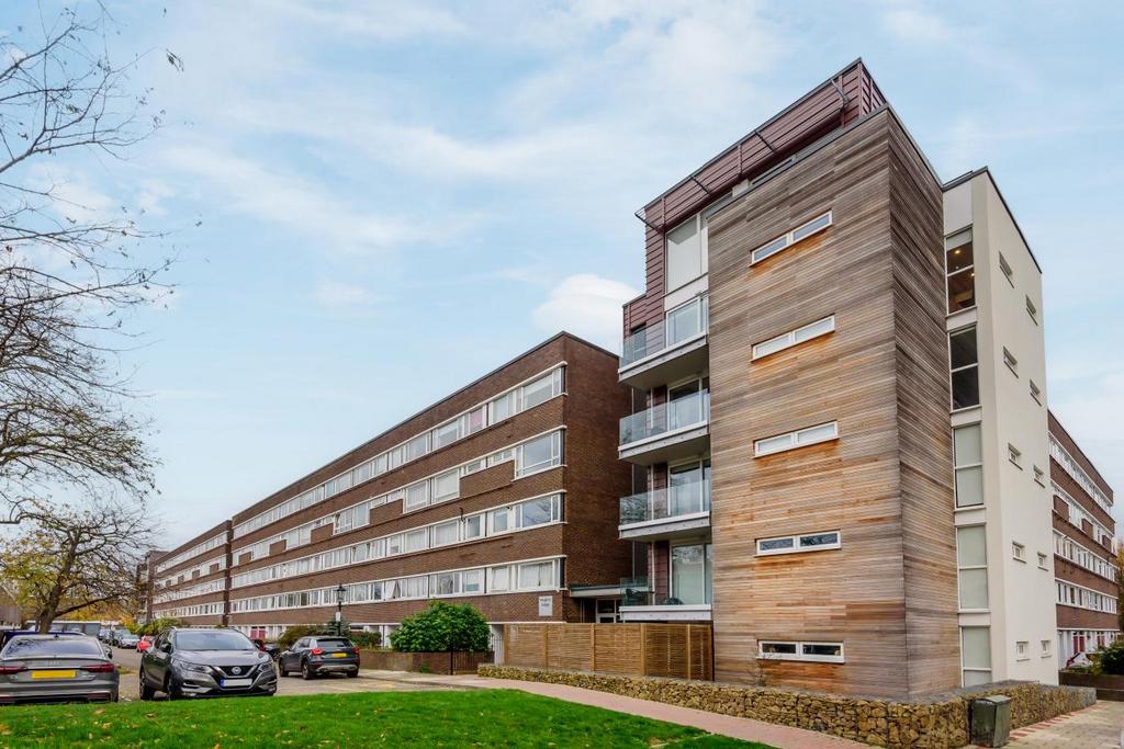 Fair Acres, Bromley 2 bed for sale £300,000