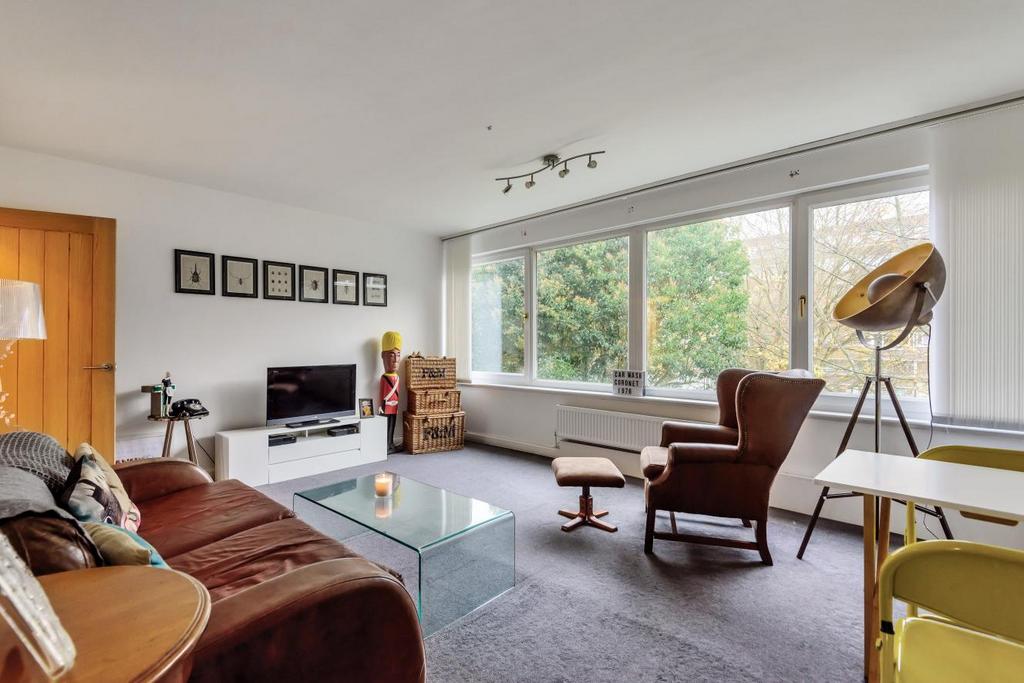Fair Acres, Bromley 2 bed for sale £300,000