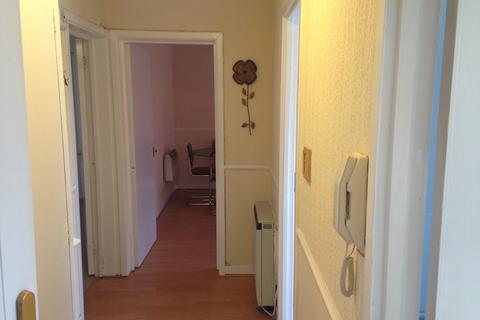 2 bedroom flat to rent, 655 Rainham Road South, RM10