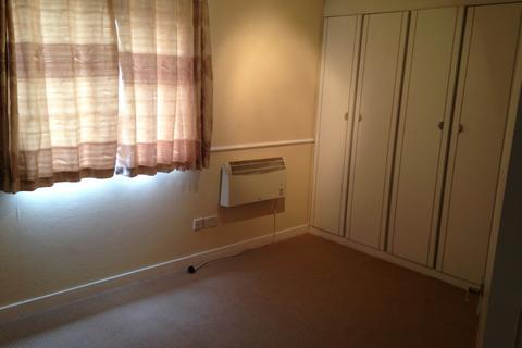 2 bedroom flat to rent, 655 Rainham Road South, RM10