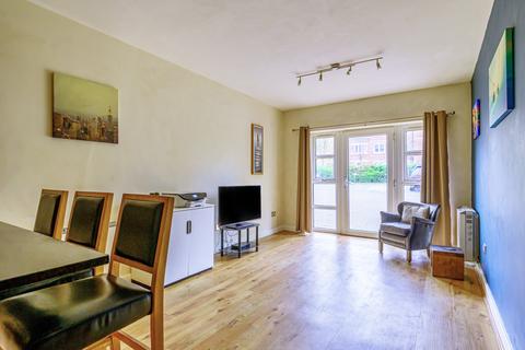 2 bedroom flat for sale - Deighton Road, Wetherby, West Yorkshire, LS22