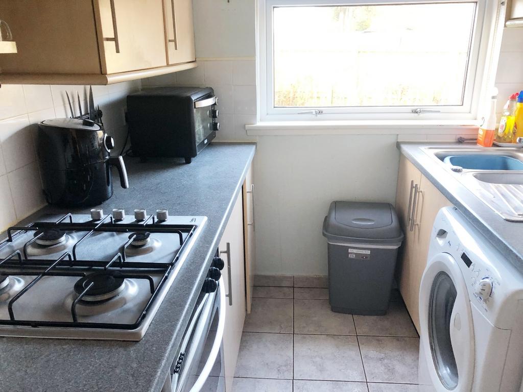 Cherrytree Crescent, Larkhall ML9 3 bed semidetached house £115,000