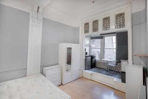 Flat share to rent, Courtfield Gardens, Earls Court, London, SW5