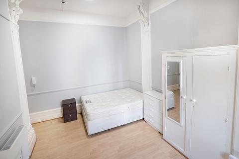 Flat share to rent, Courtfield Gardens, Earls Court, London, SW5