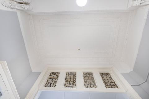 Flat share to rent, Courtfield Gardens, Earls Court, London, SW5