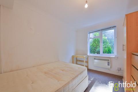 2 bedroom flat to rent, Crespin Way, Brighton