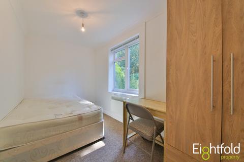 2 bedroom flat to rent, Crespin Way, Brighton