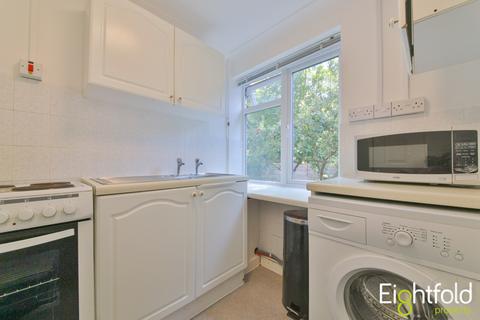 2 bedroom flat to rent, Crespin Way, Brighton