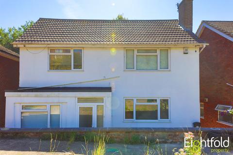 2 bedroom flat to rent, Crespin Way, Brighton