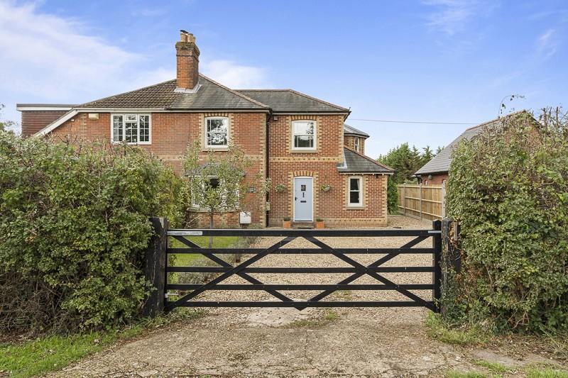 Brook Avenue, Warsash, Southampton, Hampshire. SO31 9HP 4 bed semi
