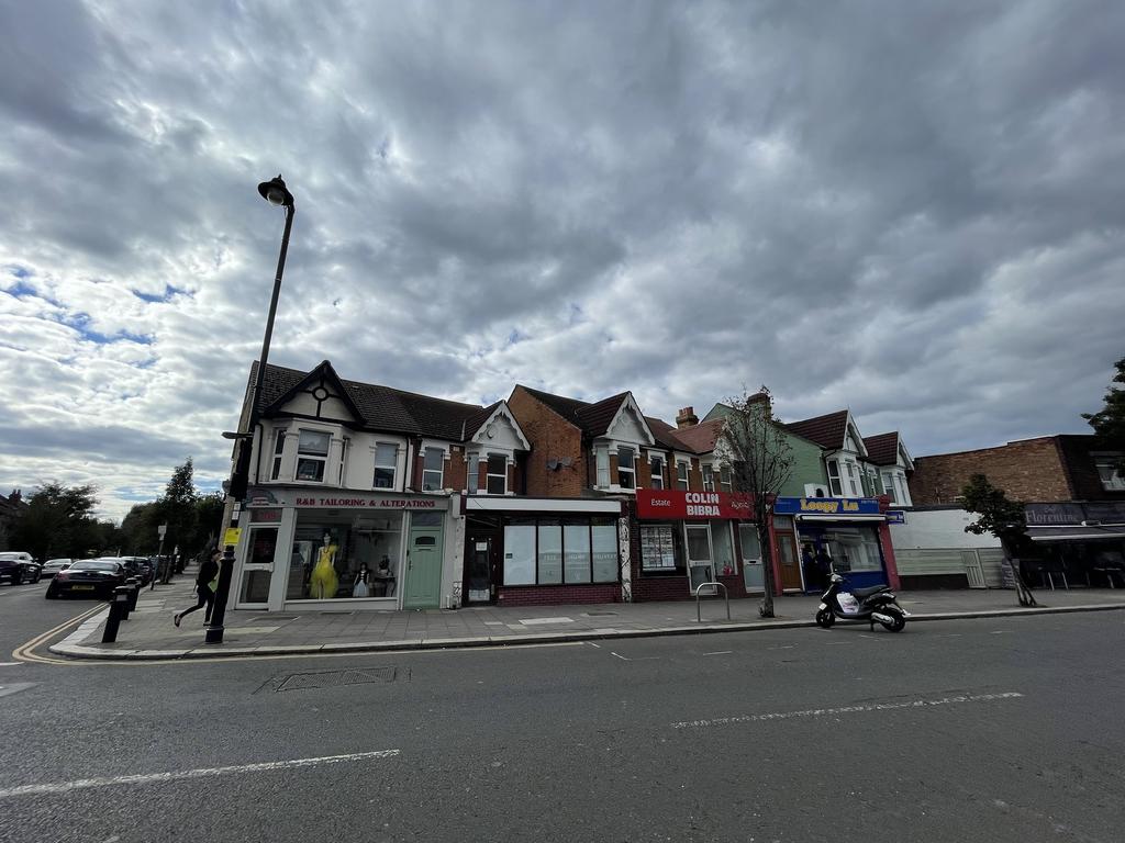 Northfield Avenue, Ealing, London, W13 Cafe £1,333 pcm (£308 pw)