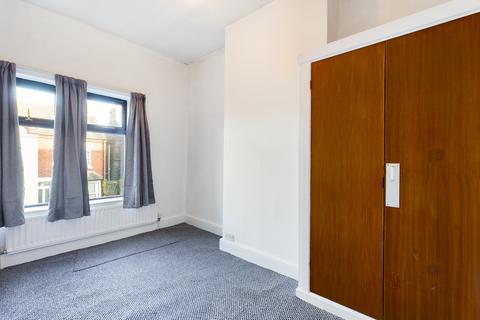 2 bedroom flat to rent, London Road, Newcastle-under-Lyme, ST5