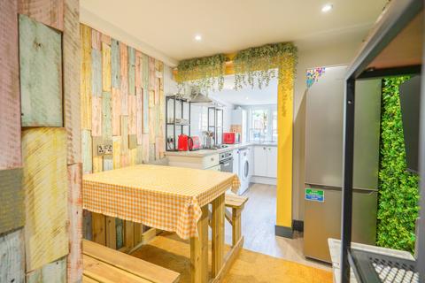 2 bedroom flat to rent, New England Road, Brighton