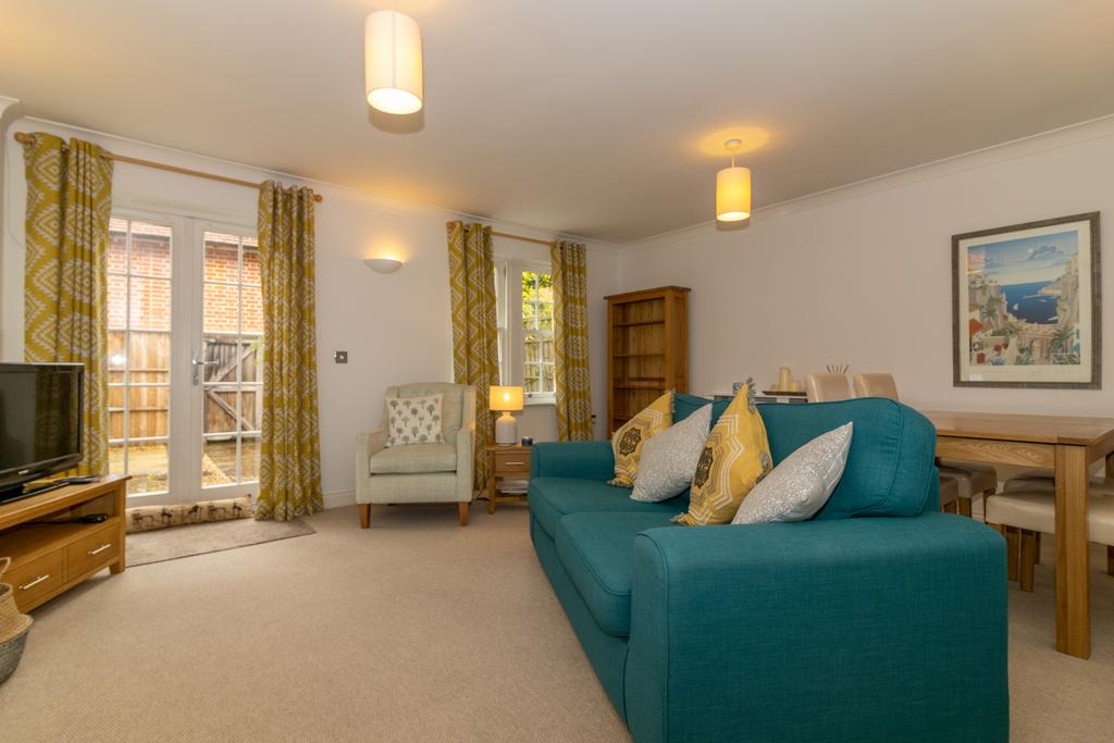 Hankins Court, Jacklyns Lane, Alresford 2 bed terraced house £1,400