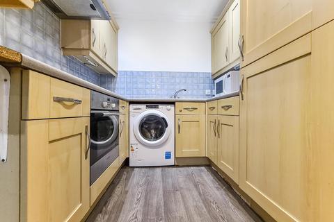 2 bedroom flat to rent, Wilshaw Close, Hendon, London, NW4