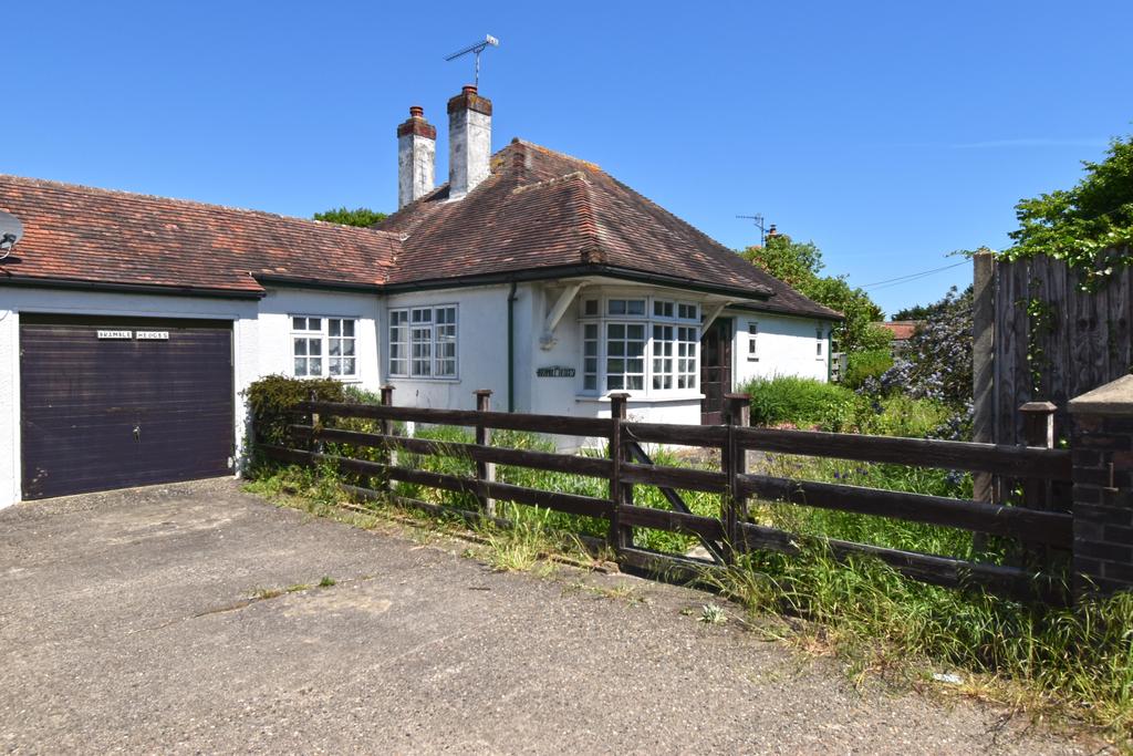 Bumbles Green, Nazeing EN9 3 bed detached bungalow for sale £700,000