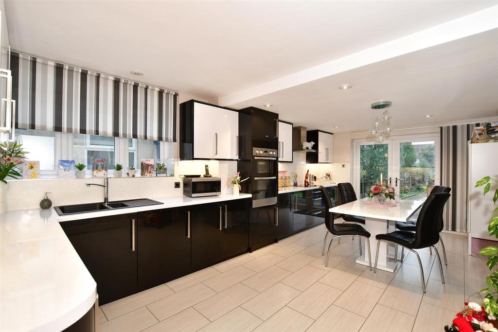 Kitchen/Dining Area