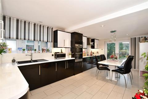 89 Hubert Road, Rainham, RM13 8AD