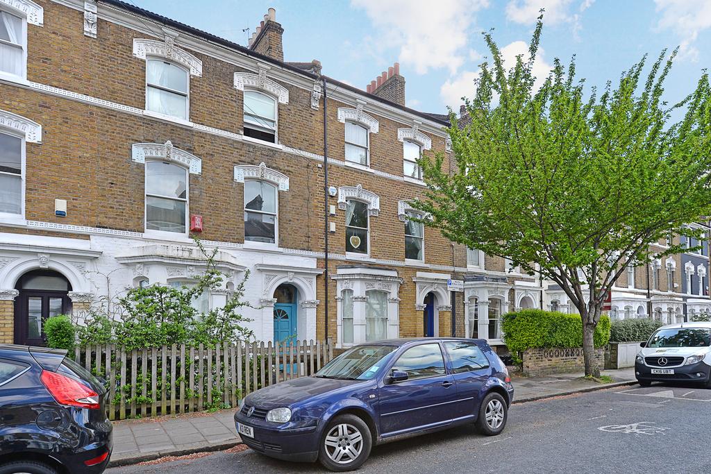 Ferndale Road, Clapham North, London SW4 2 bed flat £2,250 pcm (£519 pw)