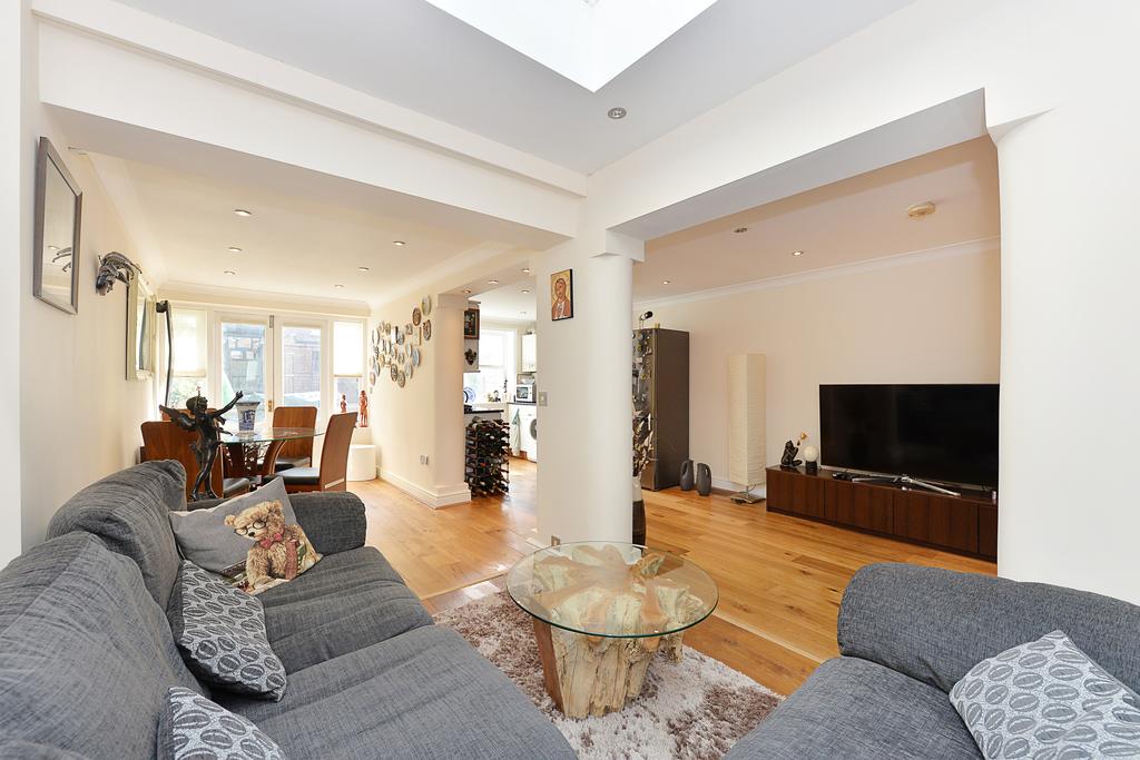 Ferndale Road, Clapham North, London SW4 2 bed flat £2,250 pcm (£519 pw)