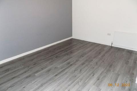 3 bedroom flat to rent, 6 Dundonald Rd,  0/2, Paisley, PA3 4NF