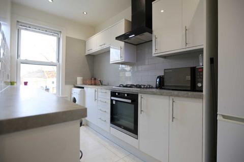 2 bedroom flat to rent, Pembroke Road, Ilford, IG3