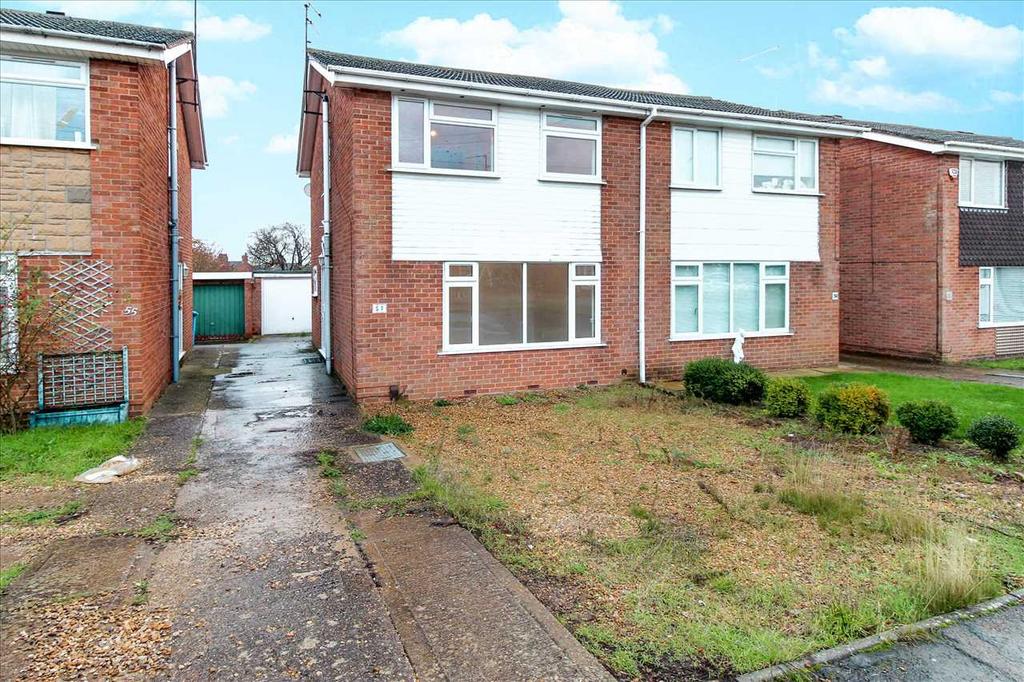 Churchill Way, Burton Latimer 3 bed semidetached house £1,150 pcm (£
