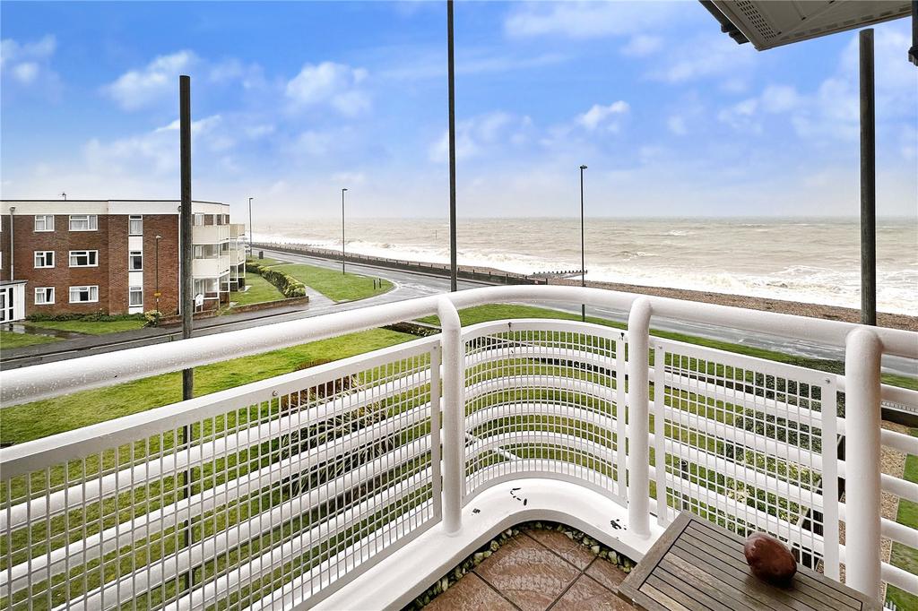 Harsfold Road, Rustington, Littlehampton, West Sussex 3 bed apartment