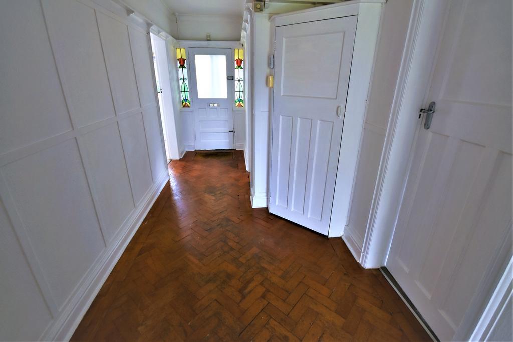 Park Avenue, Wrexham, LL12 5 bed detached house £1,200 pcm (£277 pw)