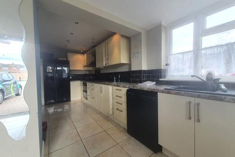 4 bedroom semi-detached house for sale - The Weald, Canvey Island