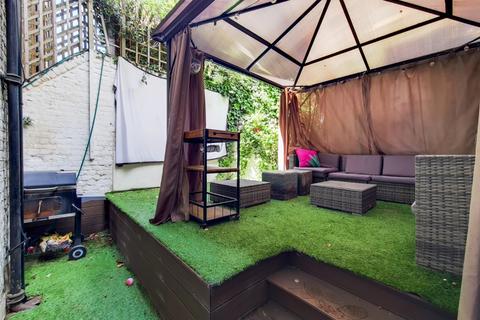 3 bedroom apartment to rent, Comeragh Road, W14
