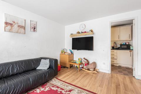 2 bedroom flat for sale - Cromwell Close, Acton