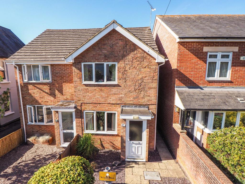 Ackender Road, Alton, Hampshire 2 bed semidetached house for sale £