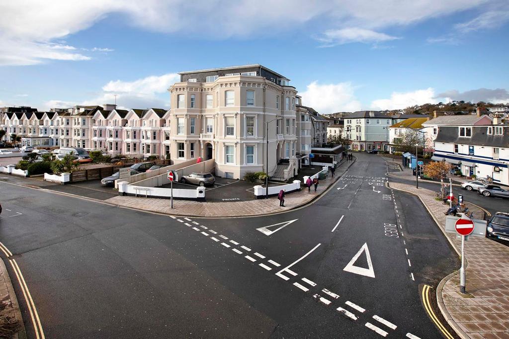 Courtenay Place, Devon House, TQ14 2 bed apartment for sale £299,995