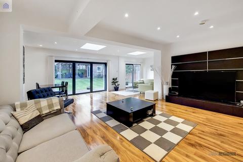 4 bedroom detached house to rent, Robin Hood Lane, London, SW15