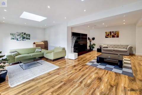 4 bedroom detached house to rent, Robin Hood Lane, London, SW15