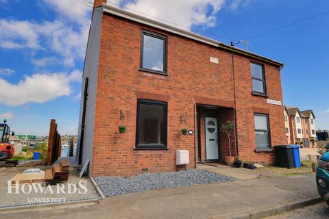 3 bedroom semi-detached house for sale, Lake View Road, Oulton Broad