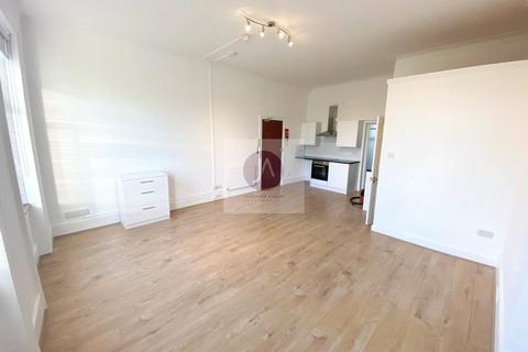 Studio to rent, Parsifal Road, West Hampstead, London, NW6