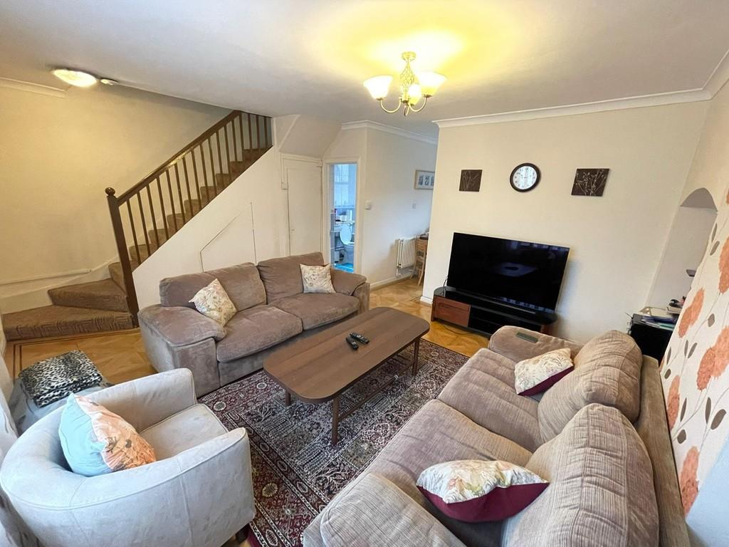 Abbots Road, Edgware 3 bed terraced house £1,800 pcm (£415 pw)