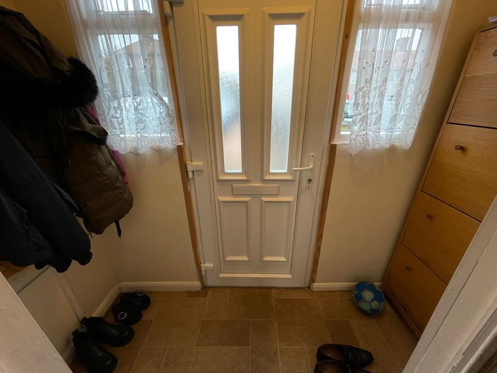 Abbots Road, Edgware 3 bed terraced house £1,800 pcm (£415 pw)