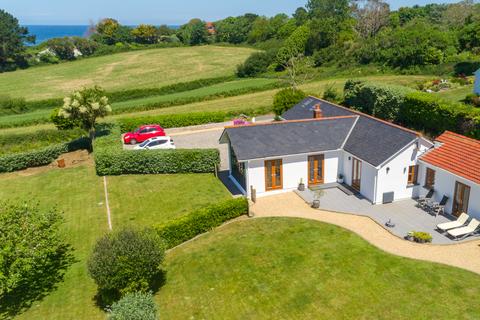 3 bedroom detached bungalow for sale - Rue Des Cinq Vergees, Guernsey